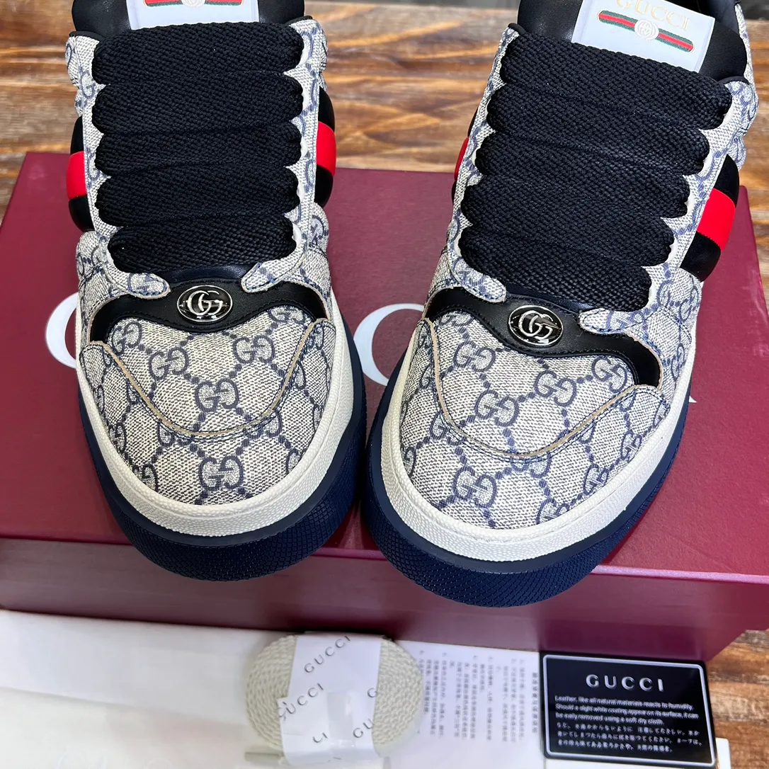 P660 [Ready Stock] Top ❤️New Color Gucci Brand New Screener Series Couple Style Chubby Bread Shoes Small Dirty Shoes Fatty Double G Casual Sneakers Original Purchase Develop Original Purchase Develop Screener series sneakers are inspired by the classic sneakers of the 1970s. They are named after the defensive action in sports. They are decorated with striped webbing on the side and embellished with retro Gucci logos. These sneakers are made of GG canvas. Purple leather details add depth to the piece with sharp contrast, and the details are fuller. Exquisite packaging at the delivery counter ▪️Fabrics: Original imported cowhide + double G fabric ▪️Inner lining: Original customized breathable cowhide lining ▪️Sole: Original molded TPU outsole ▪️Sole thickness: 6CM ▪️Size: Women's 35-40 / Men's 39-44! ! …..